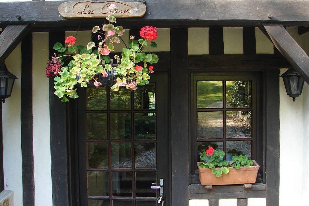 Foto 7 von 30: Cottage with shared swimming pool, hot tub, fishing, tennis, Uk TV and Wi-Fi