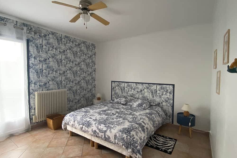 Foto 4 von 30: Komfortable Villa im Herzen eines Gartens mit Olivenbäumen.
