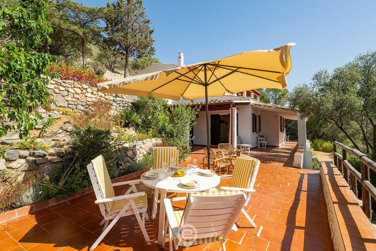 Foto 11 von 52: Villa für 4 Personen mit Balkon/Terrasse
