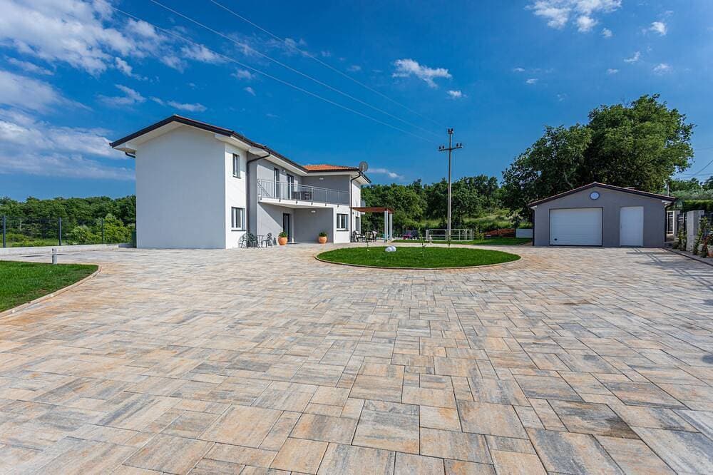 Foto 4 von 30: Villa Jelena | 4-Sterne-Villa mit beheiztem Pool, Privatsphäre & Grillhaus