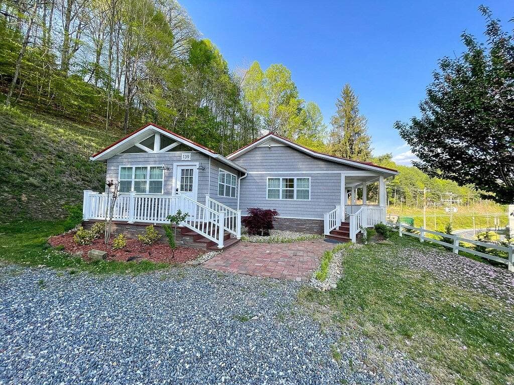 Foto 12 von 21: Poppy's Cottage-Walk to the Casino! WiFi available & Motorcycle Friendly