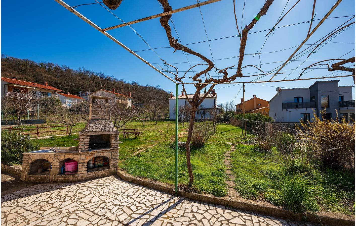 Foto 12 von 38: Gemütliche Erdgeschosswohnung mit Terrasse in der Nähe des Stadtzentrums von Labin