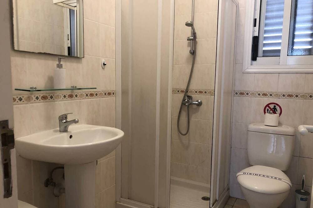 Foto 10 von 26: Limnaria Villas - Comfy 2Br, 2 bath Ground Floor Apart. Pvt Garden