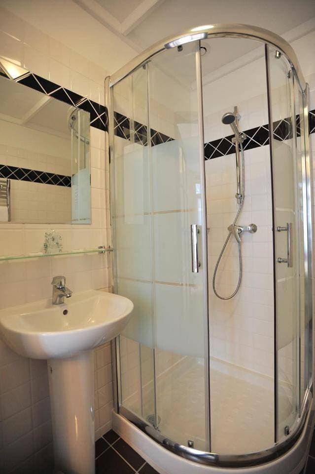 Foto 7 von 10: Double Room with Shower