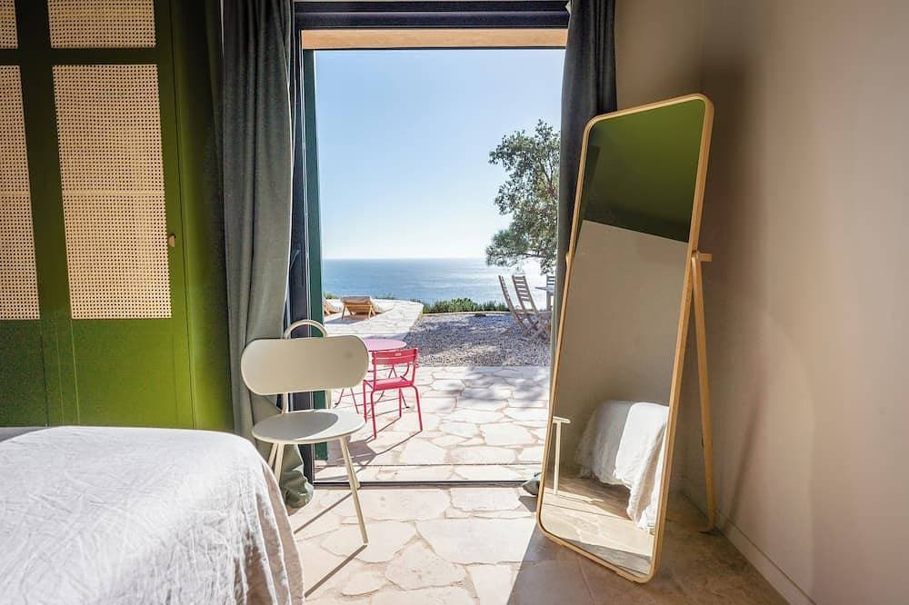 Foto 3 von 30: 180° sea view villa, renovated in 2024, a little paradise in Rayol Canadel