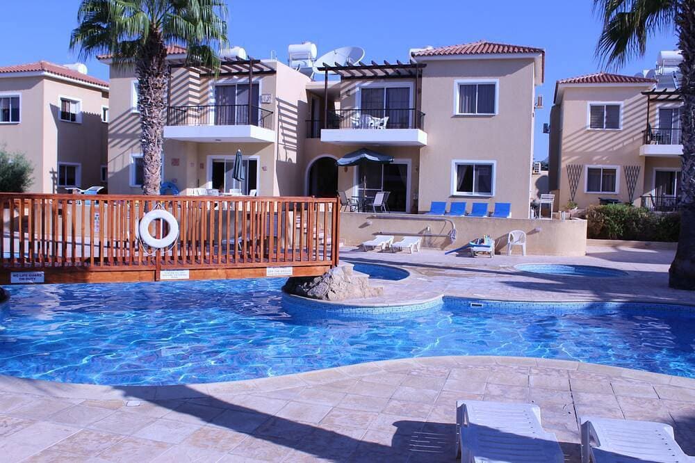 Stunning 2 Schlafzimmer Erdgeschoss-Wohnung in Paphos 1