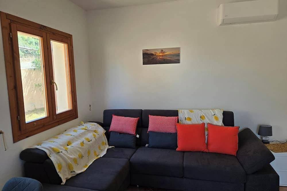Foto 8 von 30: Newly Fitted Out 2 Bed Apartment, 1km from Beach, Sleeping up to 5