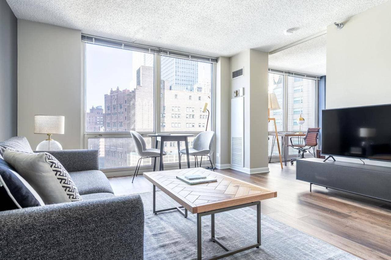 River N 1BR w Gym WD nr Magnificent Mile CHI-161 1
