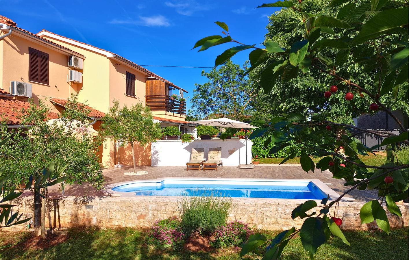 Foto 9 von 35: Moderne 2-Zimmer-Wohnung mit Pool und Terrasse in der Nähe des Stadtzentrums von Manjadvorci