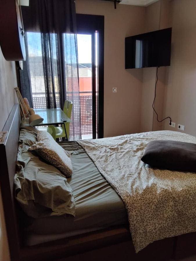 Habitación amplia y luminosa 1