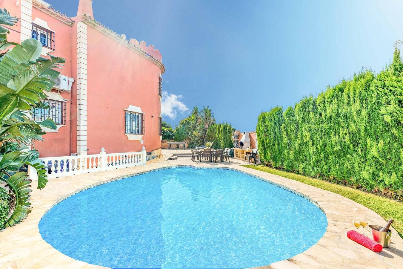 Foto 2 von 27: Villa für 14 Personen mit Terrasse
