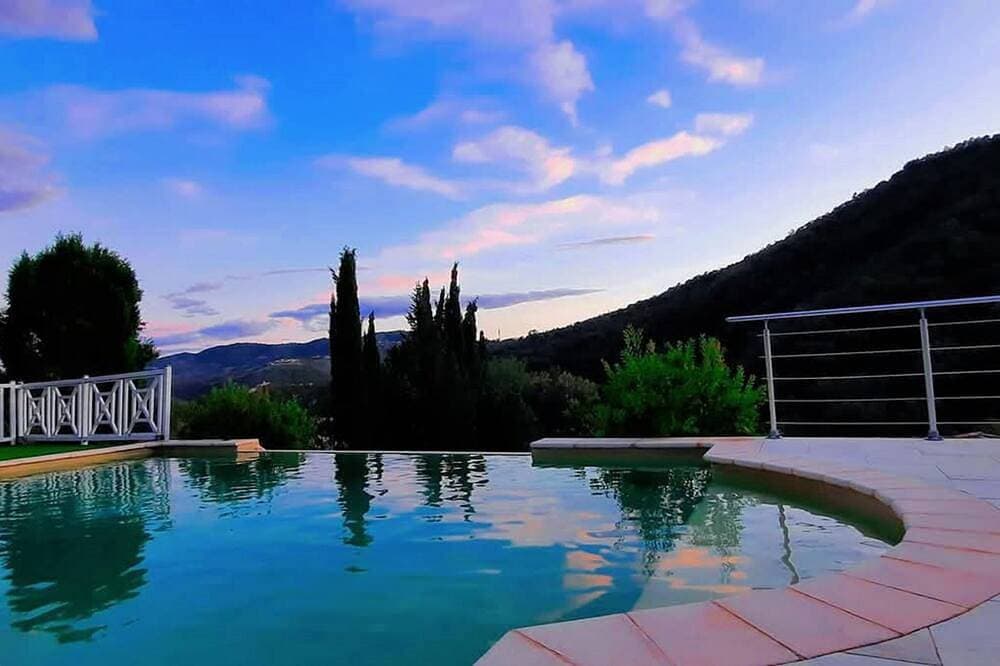 Foto 8 von 12: Beautiful villa in absolute calm with panoramic view of the Tanneron!