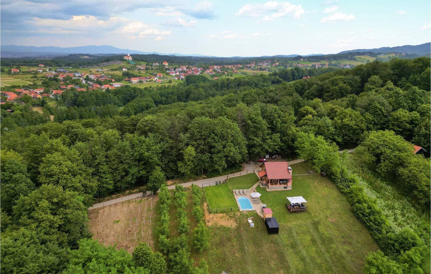 Schickes Apartment mit Pool, Terrasse, WLAN und Parkplatz in der Nähe von Sehenswürdigkeiten 1