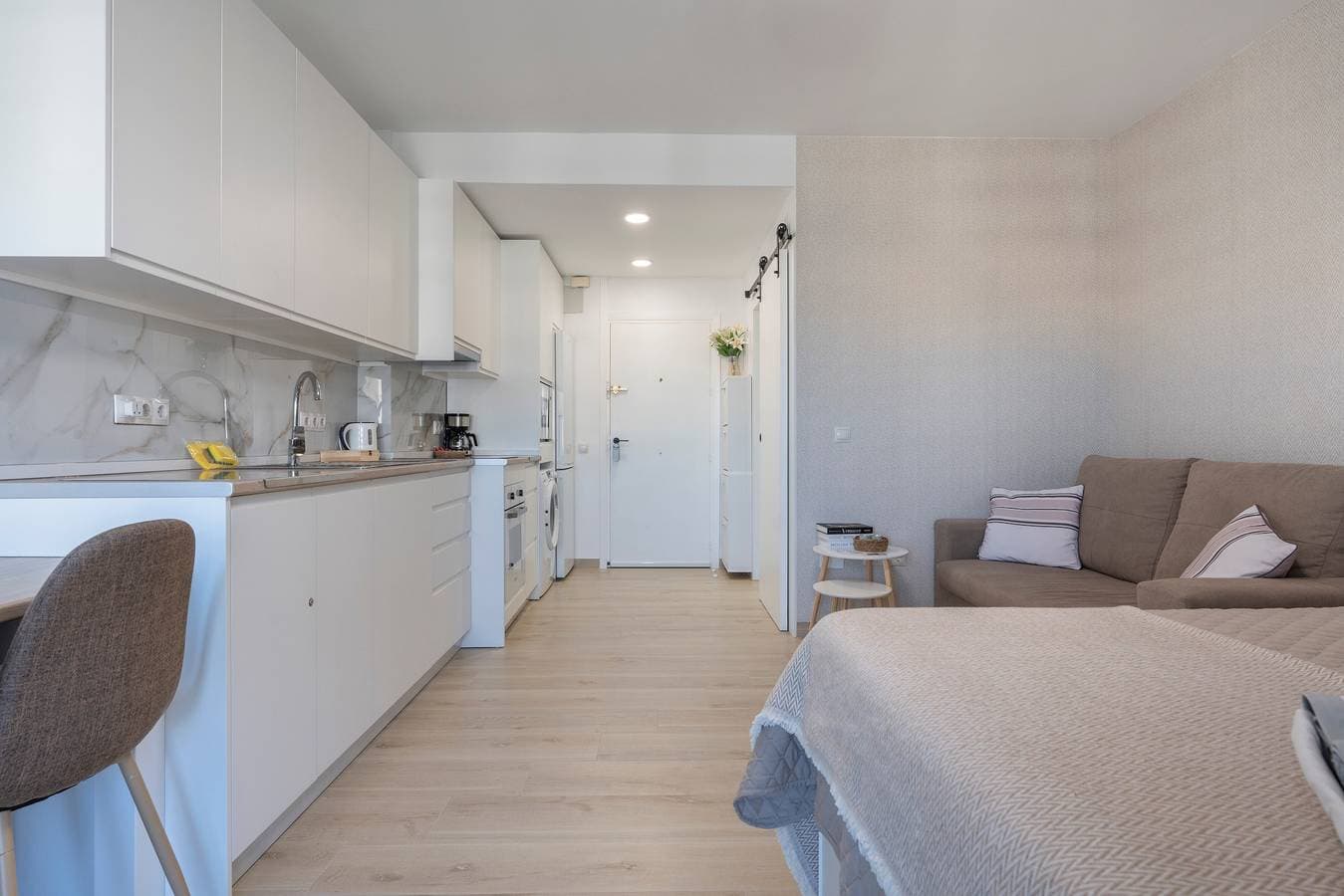 Foto 6 von 23: Studio 'Benal Beach Sea View' mit Gemeinschaftspool, WLAN und Klimaanlage