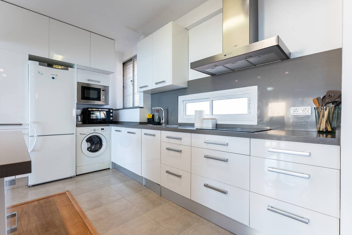 Foto 7 von 20: Ferienwohnung '2 Bed 1 Bath Very Bright Apt' mit Meerblick, WLAN und Klimaanlage