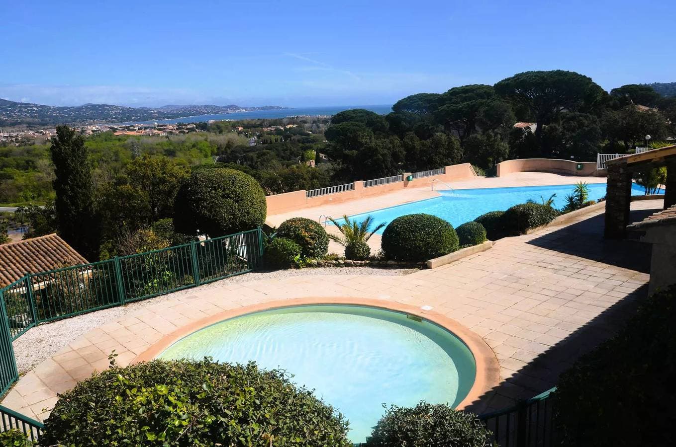 Schöne klimatisierte Labyrinth T3 mit Pools, Tennis, 3 km vom Golf von St Tropez 1