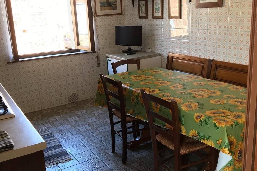 Foto 12 von 19: Stay on the walls of Murlo Castle, apartment with breathtaking views