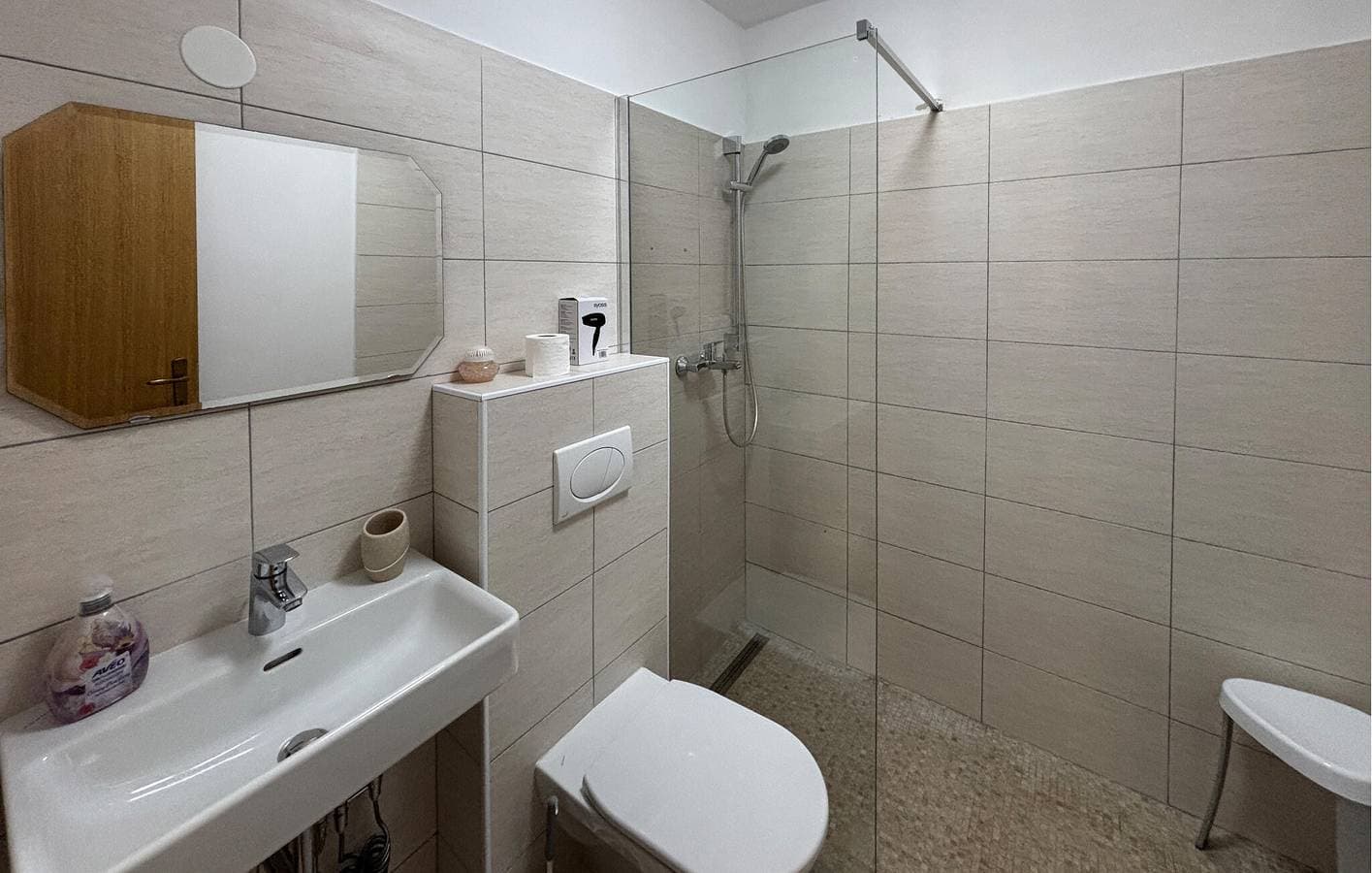 Foto 8 von 22: Modernes Apartment mit 2 Schlafzimmern, WLAN und Klimaanlage, 800 m vom Stadtzentrum entfernt