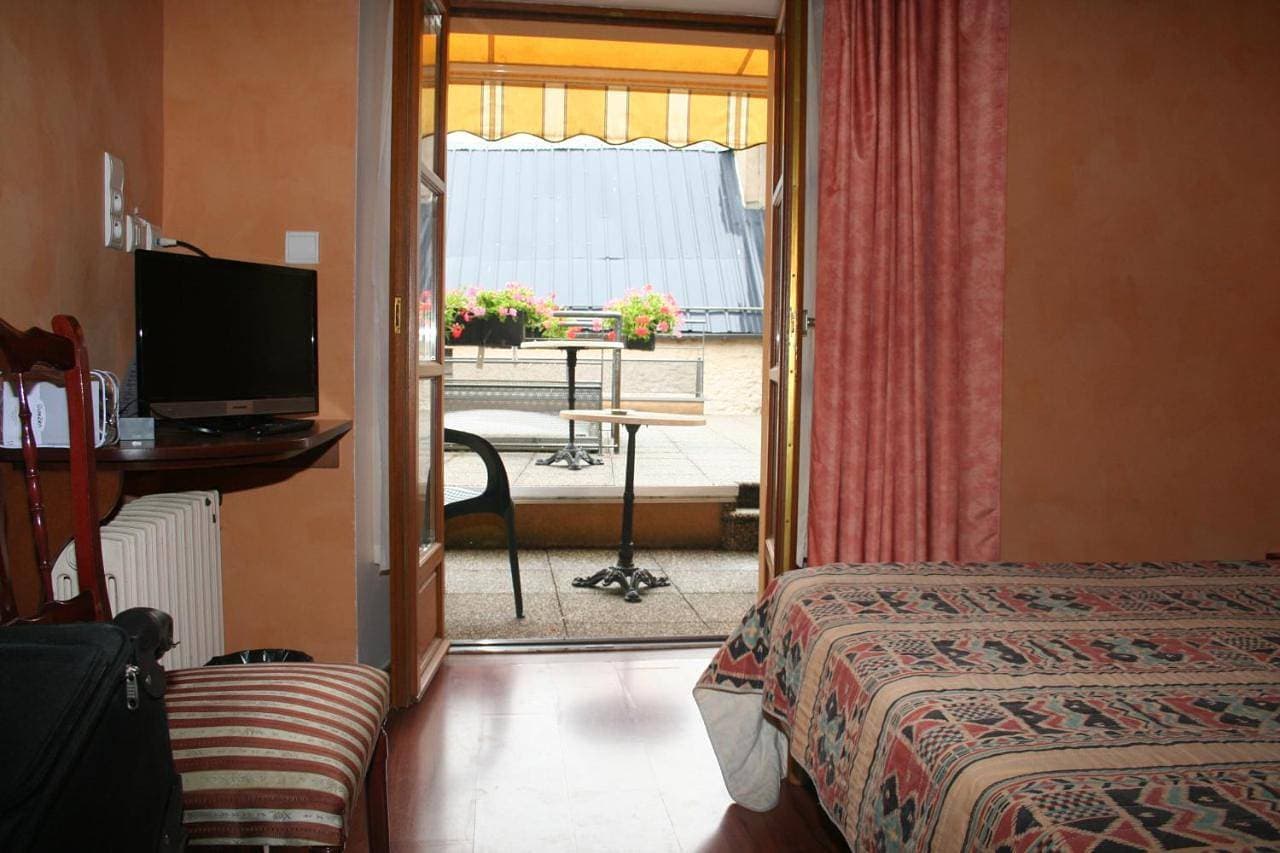 Foto 6 von 9: Double Room with Private Bathroom