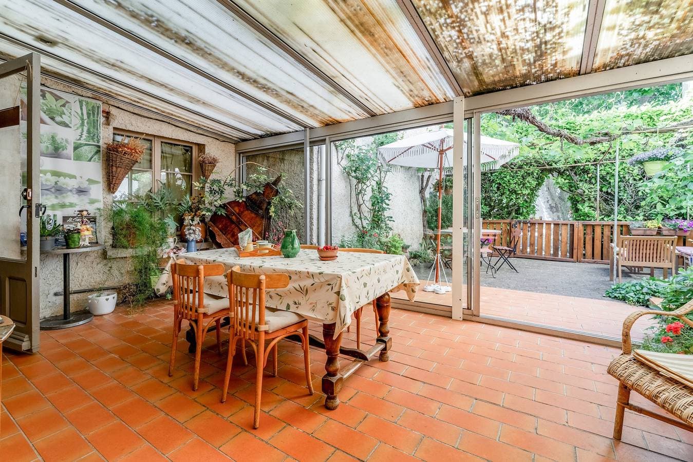 Foto 4 von 23: Zimmer 'Parfum De Soleil' mit gemeinsamer Terrasse, Gemeinschaftsgarten und WLAN