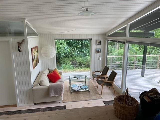 Foto 8 von 22: Ferienhaus auf hohem Naturgrund mit Blick auf Wald- und Naturlandschaft bei Femmøller