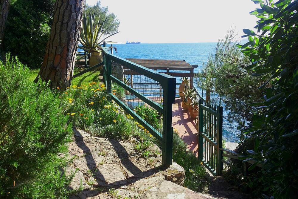 Foto 7 von 30: Luxusvilla in Tellaro, in einem Kontext von wunderschöner Schönheit, direkt am Meer.