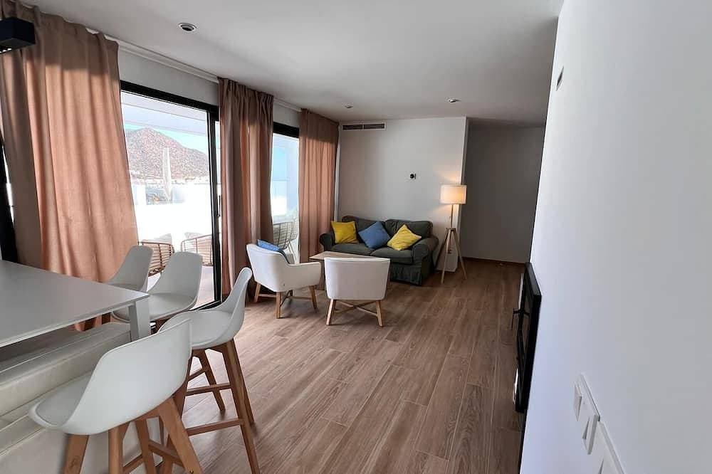 Foto 11 von 29: Urbanization with swimming pool and gym. BBQ and private solarium. Panoramic views.