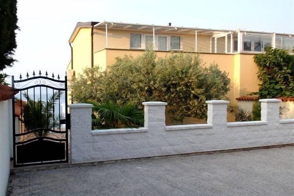 Foto 6 von 15: 2-Zimmer-Ferienwohnung mit Balkon und Meerblick Crveni Vrh, Umag