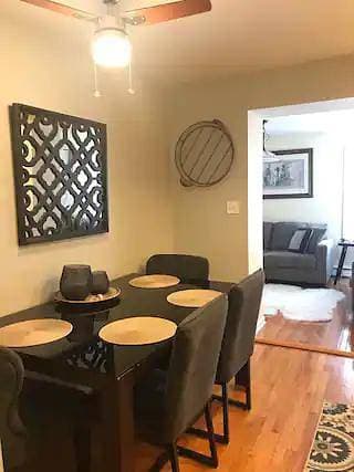 Foto 3 von 11: Apartment Sleeps 4 with Free Parking