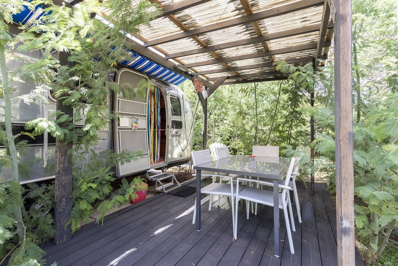 Foto 9 von 46: Airstream Wohnwagen mit Poolzugang und WLAN