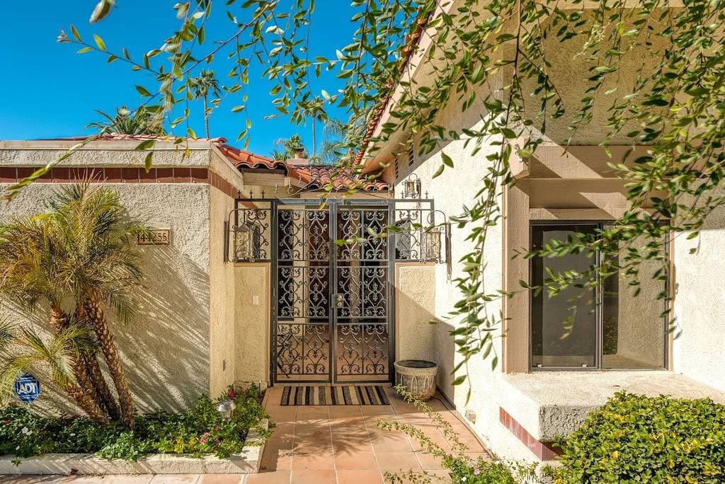 Foto 11 von 49: Indian Wells Pools and Streams Art Home w/ Tennis