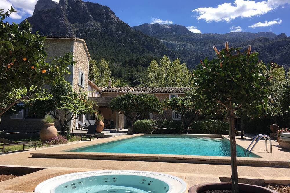 Exklusive Finca mit Swimmingpool und Tennisplatz, mit Bergblick 1