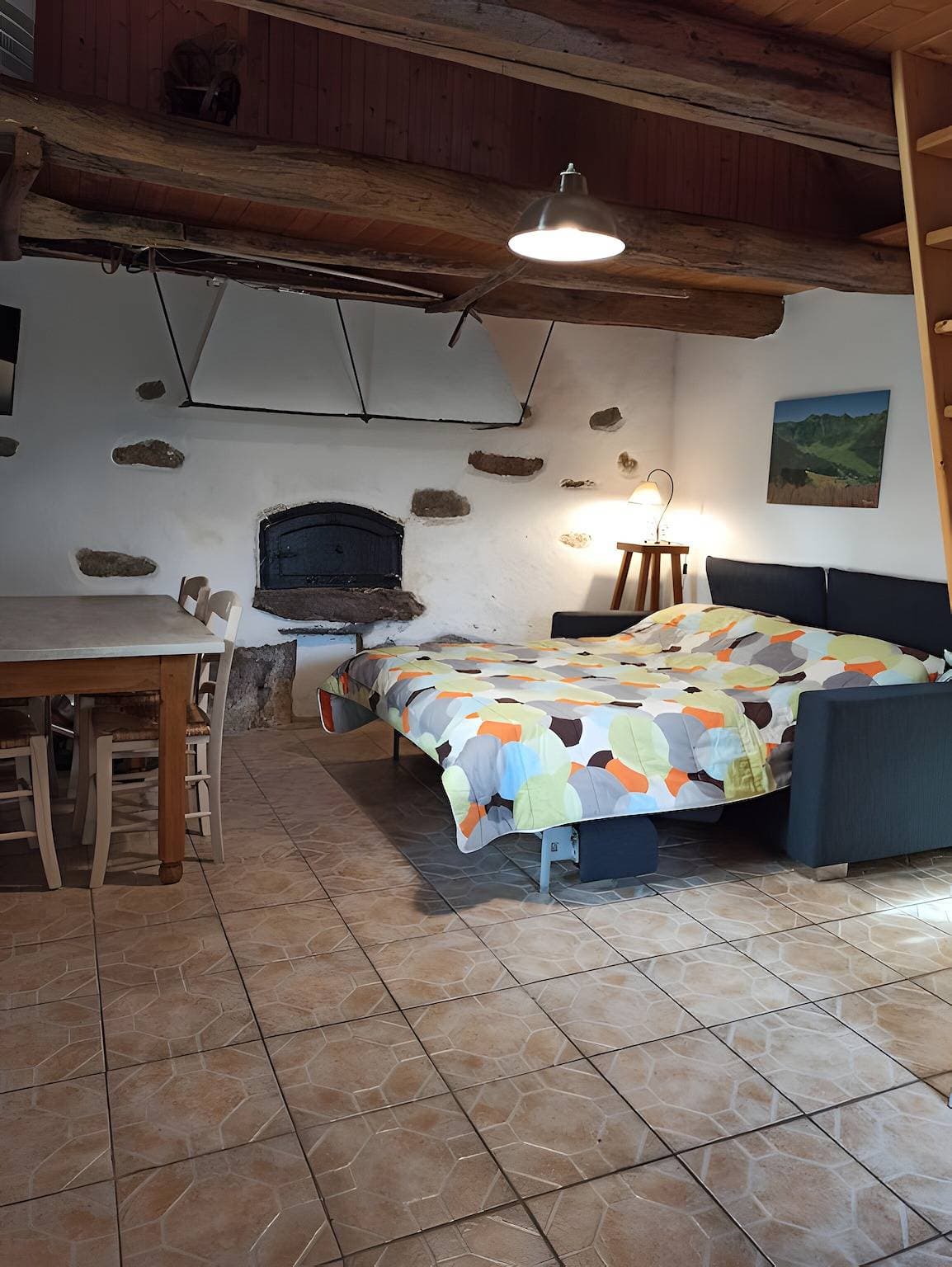 Foto 4 von 11: Petite Maisonnette Auvergnate mit Bergblick