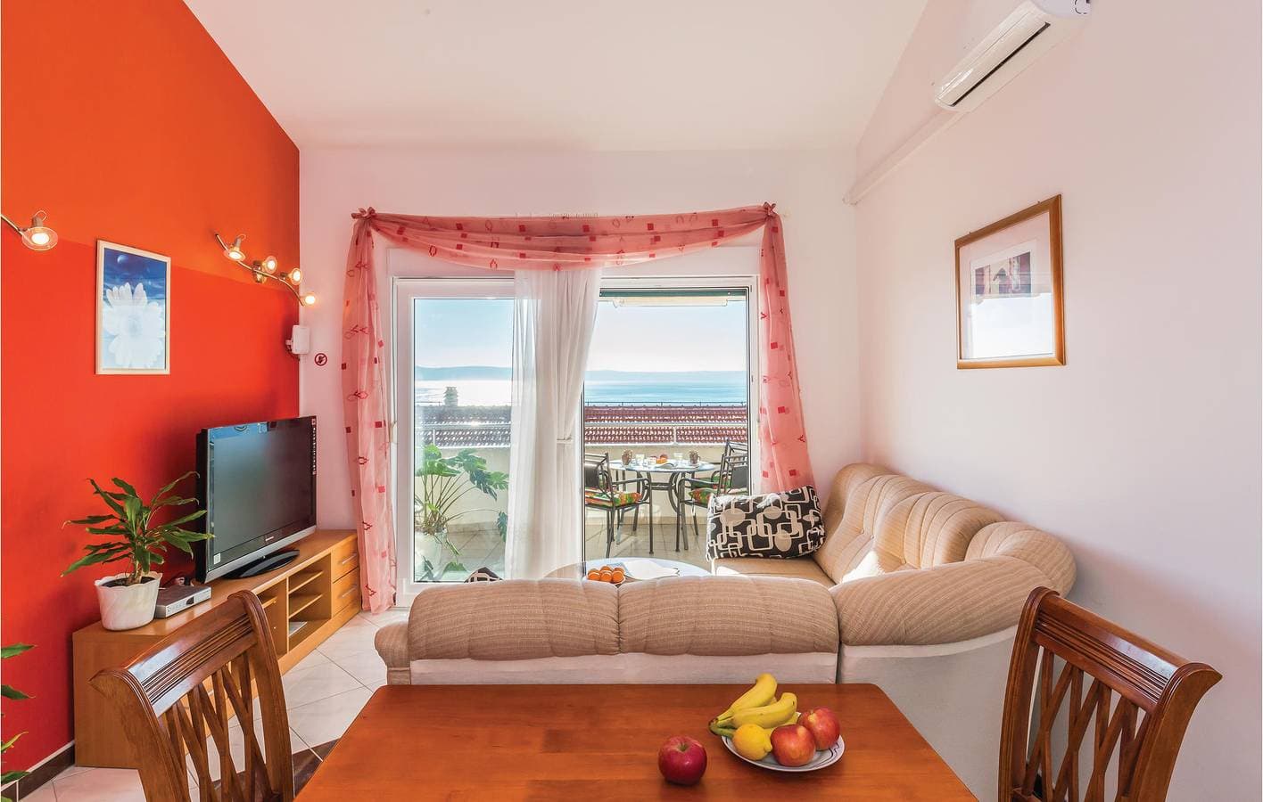 Foto 8 von 22: Ferienwohnung mit Meerblick in Makarska: WLAN, Terrasse, in Strand- und Stadtzentrumsnähe