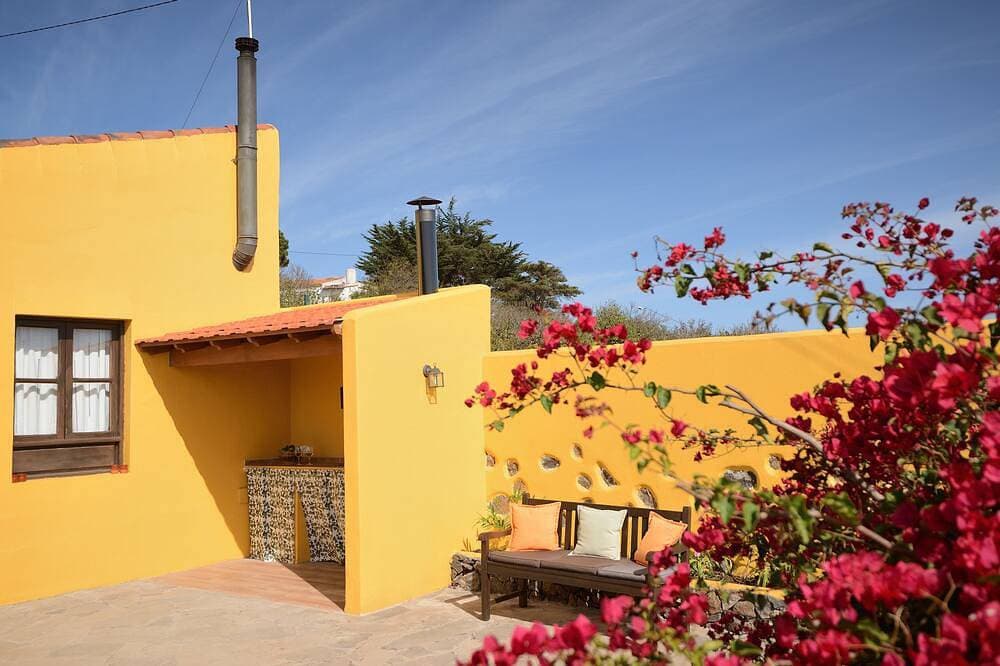Foto 11 von 30: Villa I Schlafzimmer mit beheiztem Pool und privatem Grill