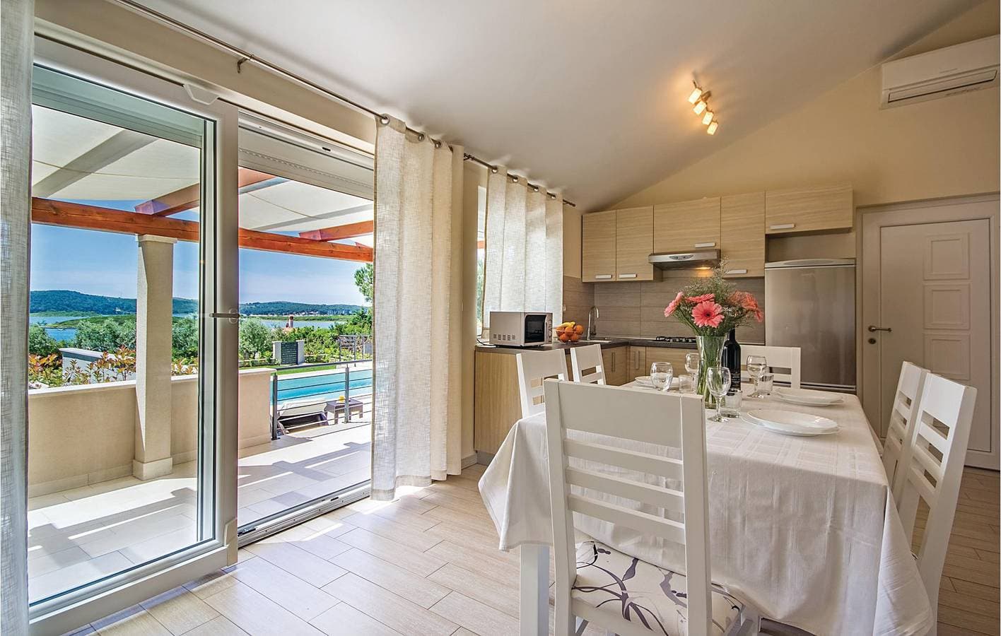 Foto 9 von 39: Reizendes Apartment mit Pool, Terrasse und WLAN in der Nähe des Strandes von Bijeca