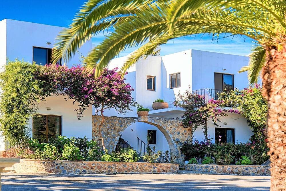 Foto 9 von 27: Welcome Apts laid just 1600m away from the longest sandy beach of northern Crete and the touristic Georgioupolis Town, offering great views to the Cretan Sea and the White Mountains.  Welcome Apts is ideal for couples, families, a group of families or a g