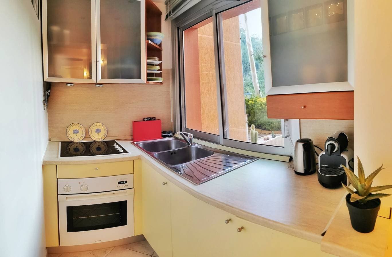 Foto 3 von 8: Panoramablick auf das Meer, klimatisiertes Apartment mit Pool, Strand und Stadt zu Fuß erreichbar,