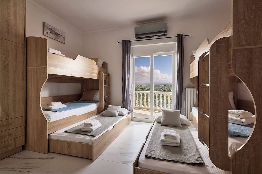 Foto 3 von 30: Villa & Weddings - Family Villa Near Sea - Zorbas Beach with playground, bikes