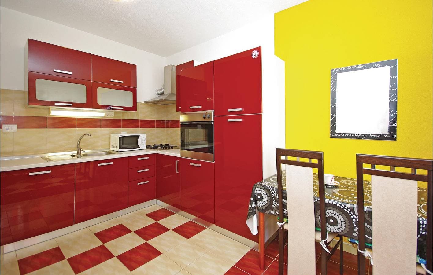 Foto 7 von 18: Gemütliche Ferienwohnung mit WLAN und Terrasse, 800 m von der Küste in Makarska entfernt