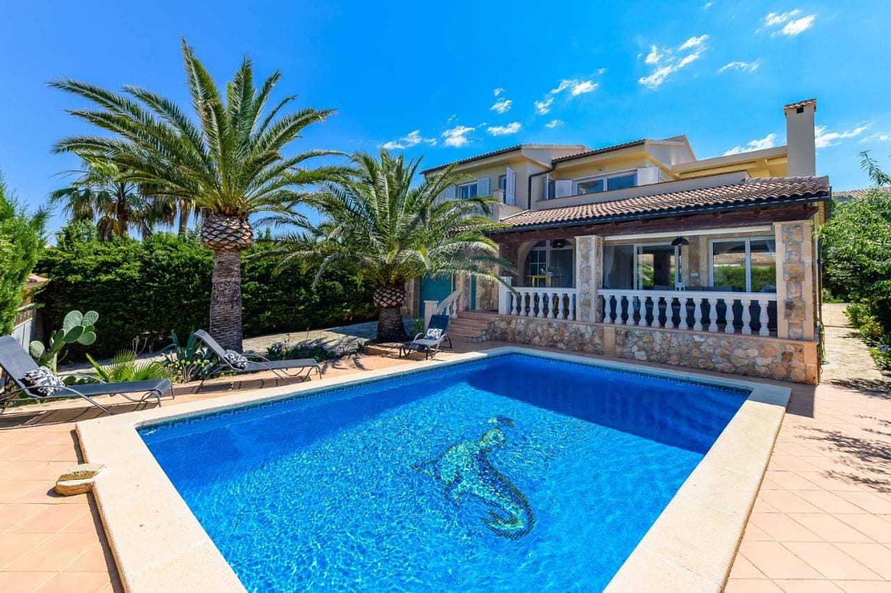 2263 Sunny holiday home with views over the bay of Palma 1