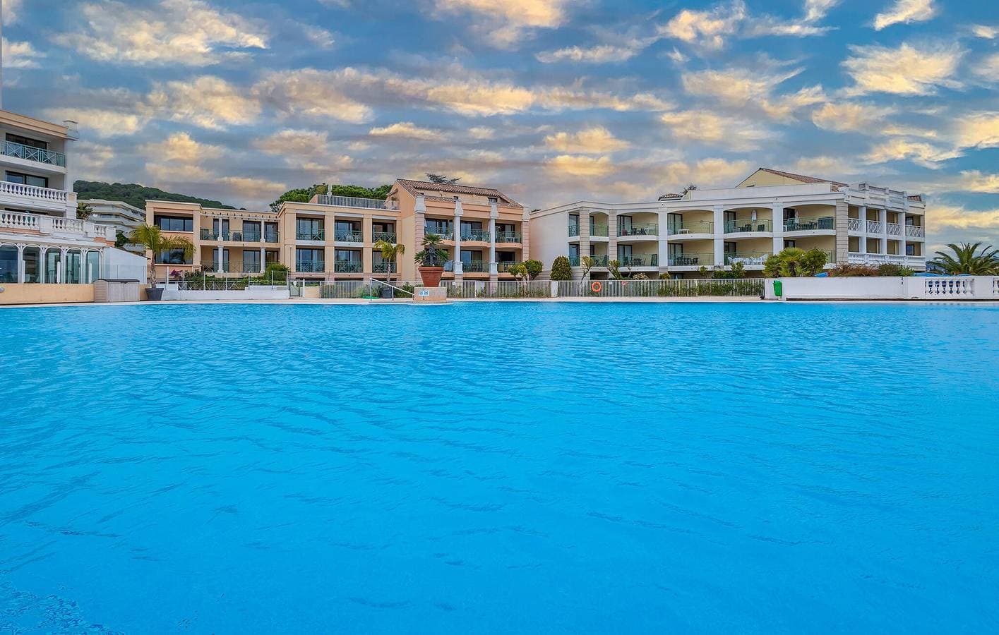 Foto 13 von 28: Appartement mit Meerblick, Pool und Parkplatz, 800m zum Strand