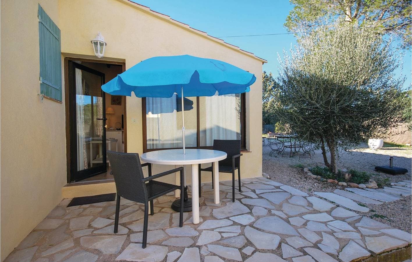 Foto 6 von 16: Poolside Pad: Parkplatz, TV, & Internet - Roquebrune 2.5km