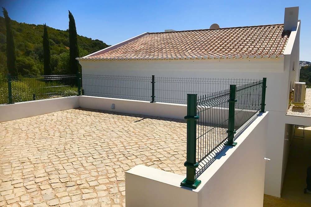 Foto 11 von 30: Stunning Villa with Private Pool Sea Views and Walk to Beach