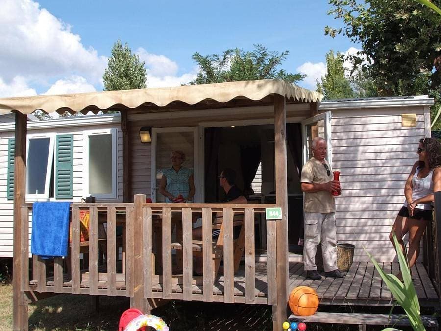 Foto 1 von 49: Camping Tikayan la Vallée du Paradis - Mobilheim 6 personen - Colorado Standard - 2 Schlafzimmer - Klima - TV