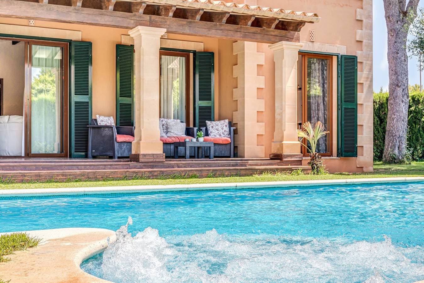 Foto 4 von 31: Ferienhaus "Villa Puig de Ros" in der Nähe dem Strand mit Terrasse, Pool & Whirlpool