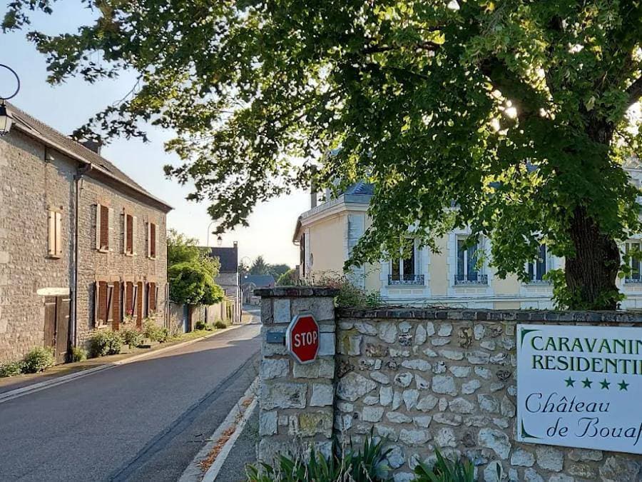 Foto 2 von 28: Camping Chateau de Bouafles - Mobilheim 4 personen - Premium Bord de Seine - 194 - 2 Schlafzimmer