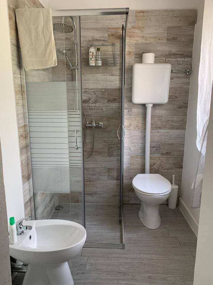 Foto 6 von 10: Double Room with Private Bathroom