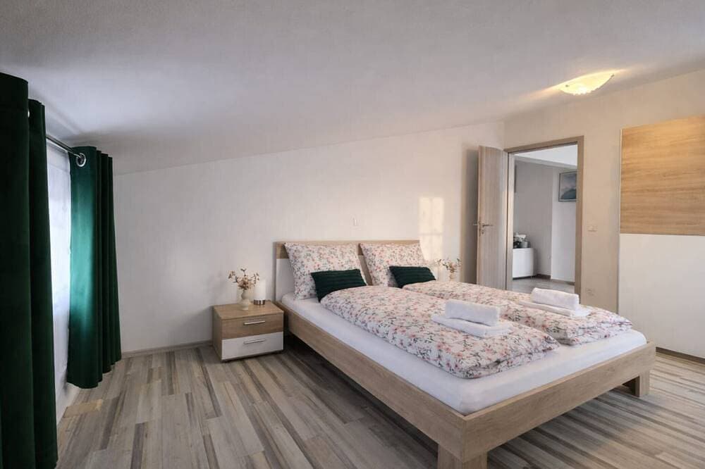 Foto 4 von 14: Apartments Sunset - Two bedroom Apartment with Terrace and Sea View