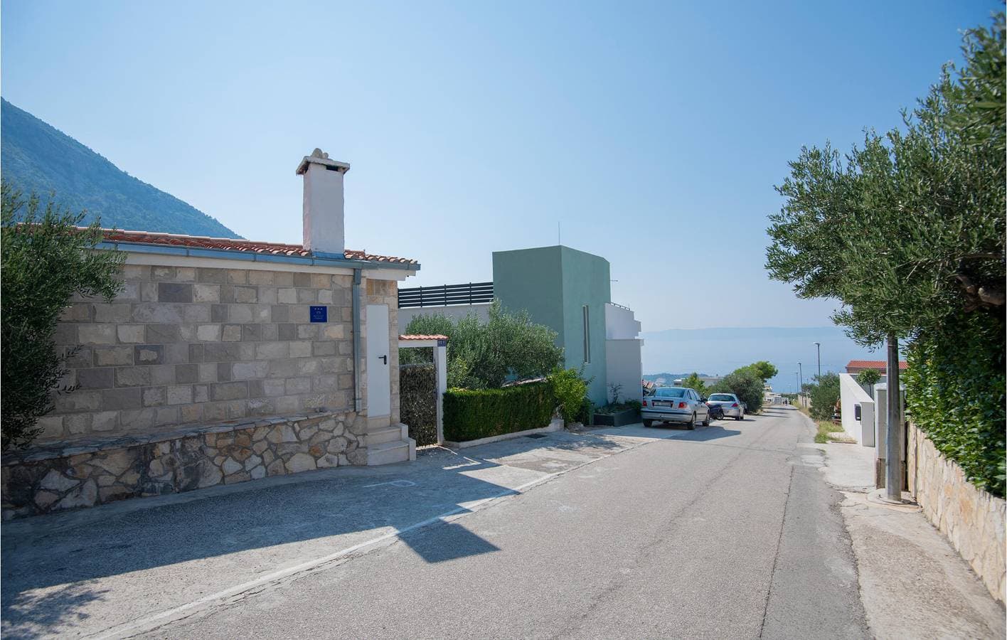 Gemütliche Ferienwohnung mit Terrasse, WLAN und Parkplatz in der Nähe der Küste von Makarska 1